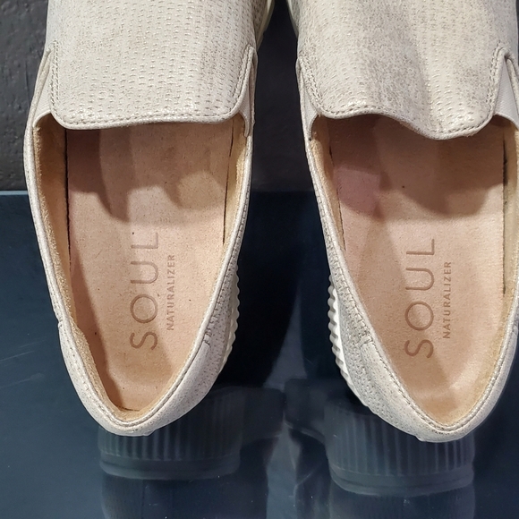 SOUL Naturalizer Women's Tia Slip-On Sneakers Beige - Picture 7 of 12